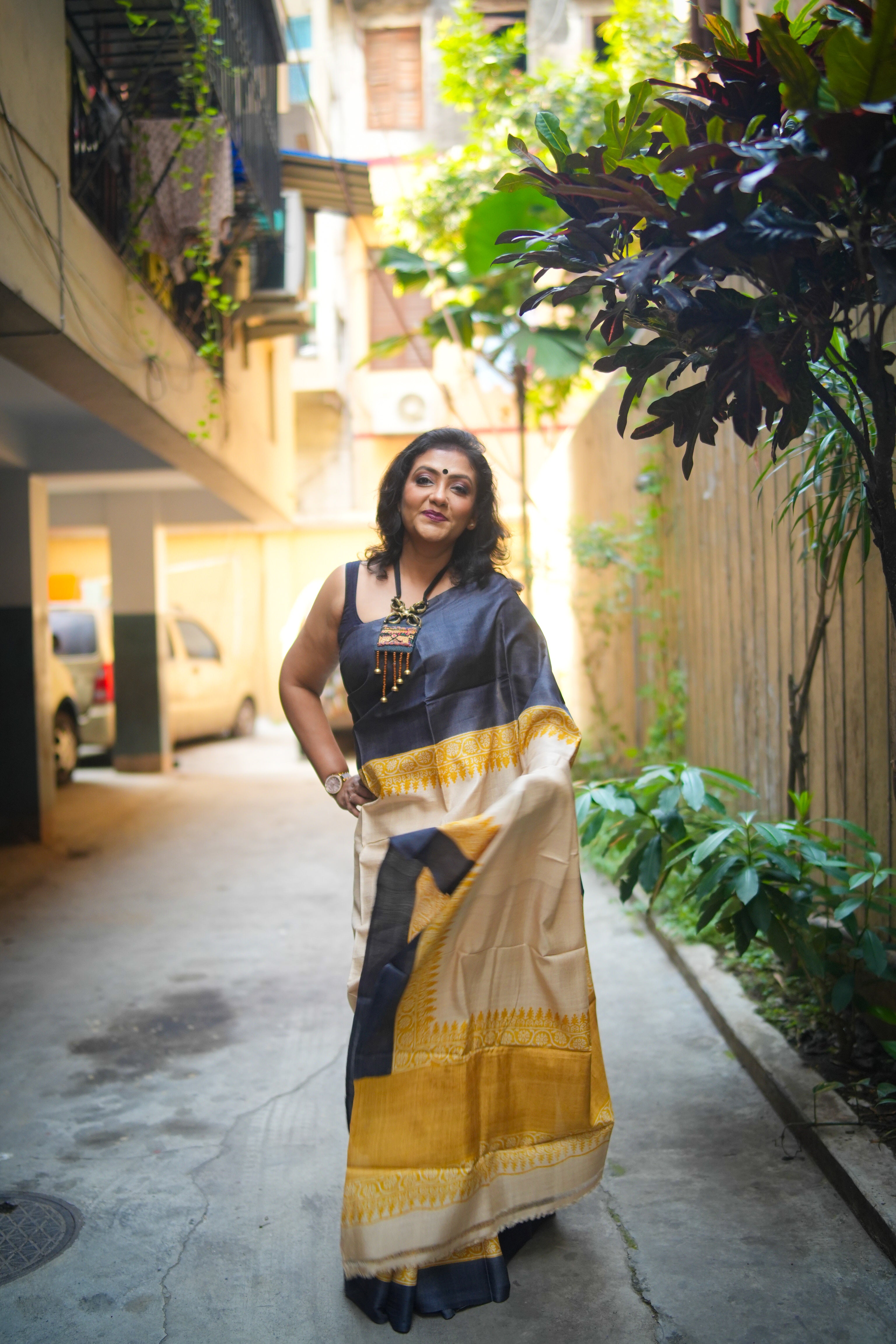 SAREE TUSSER BLACK AND MUSTARD LALIE