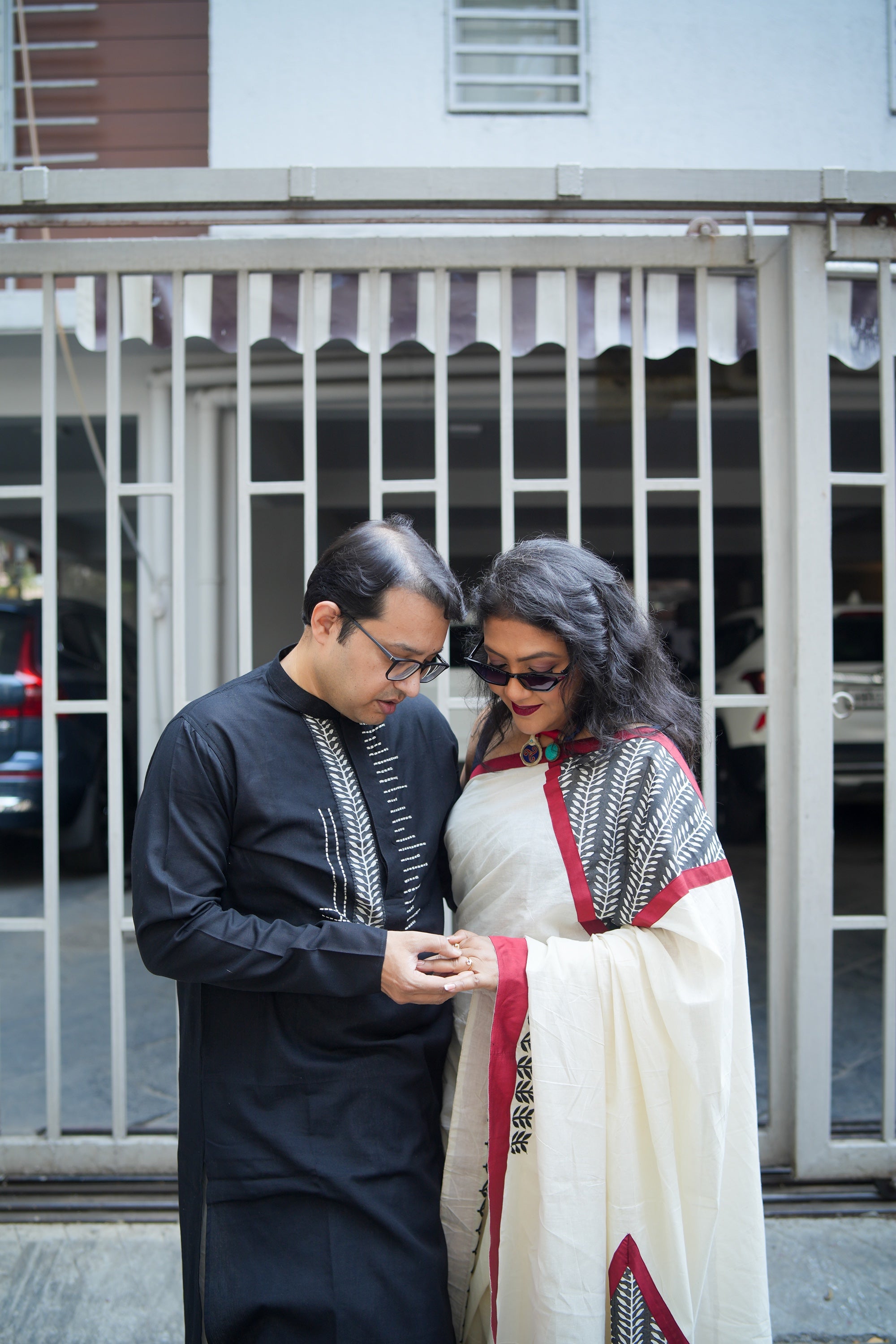 LALIE SAIKAT B-W SAREE KURTA