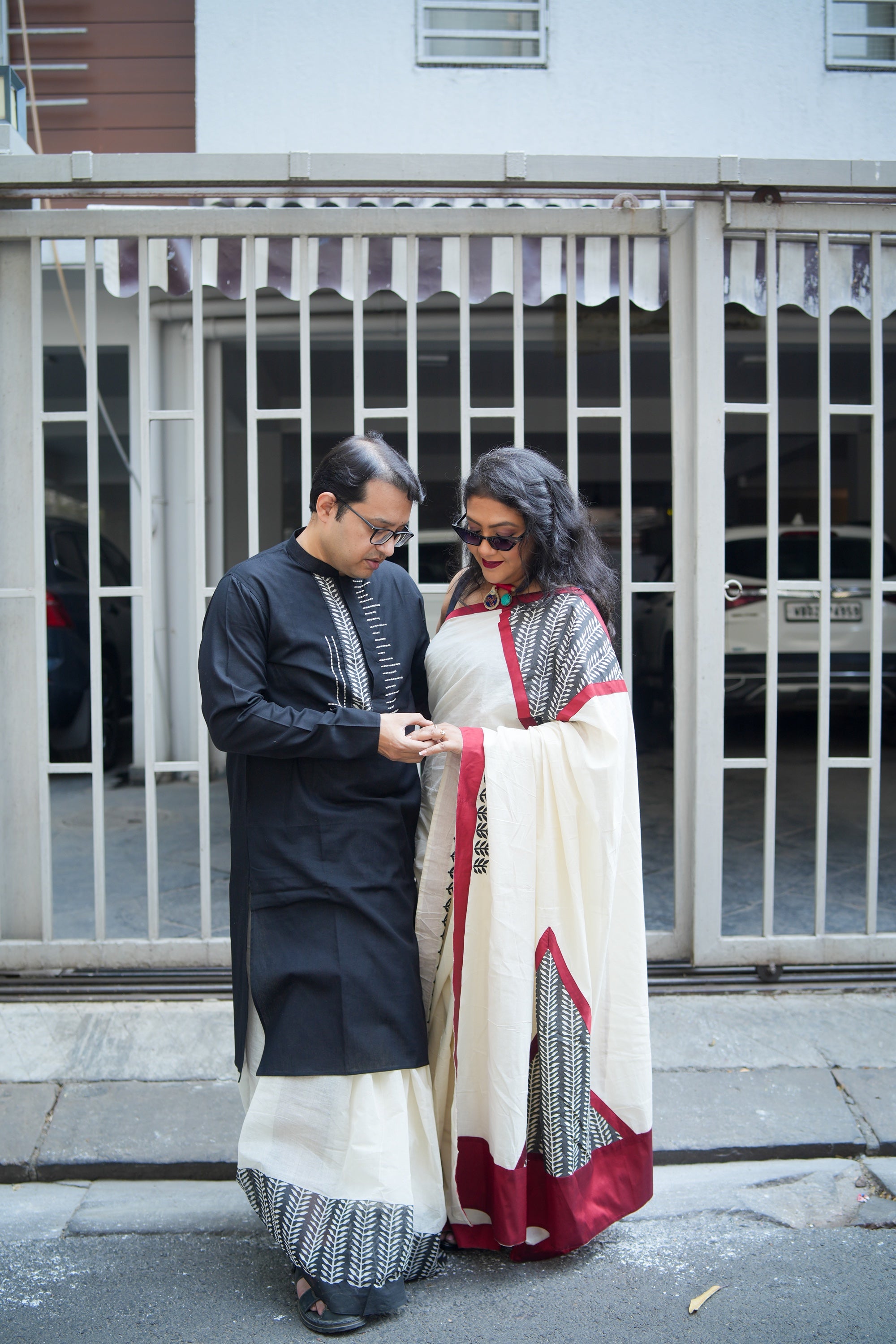LALIE SAIKAT B-W SAREE KURTA