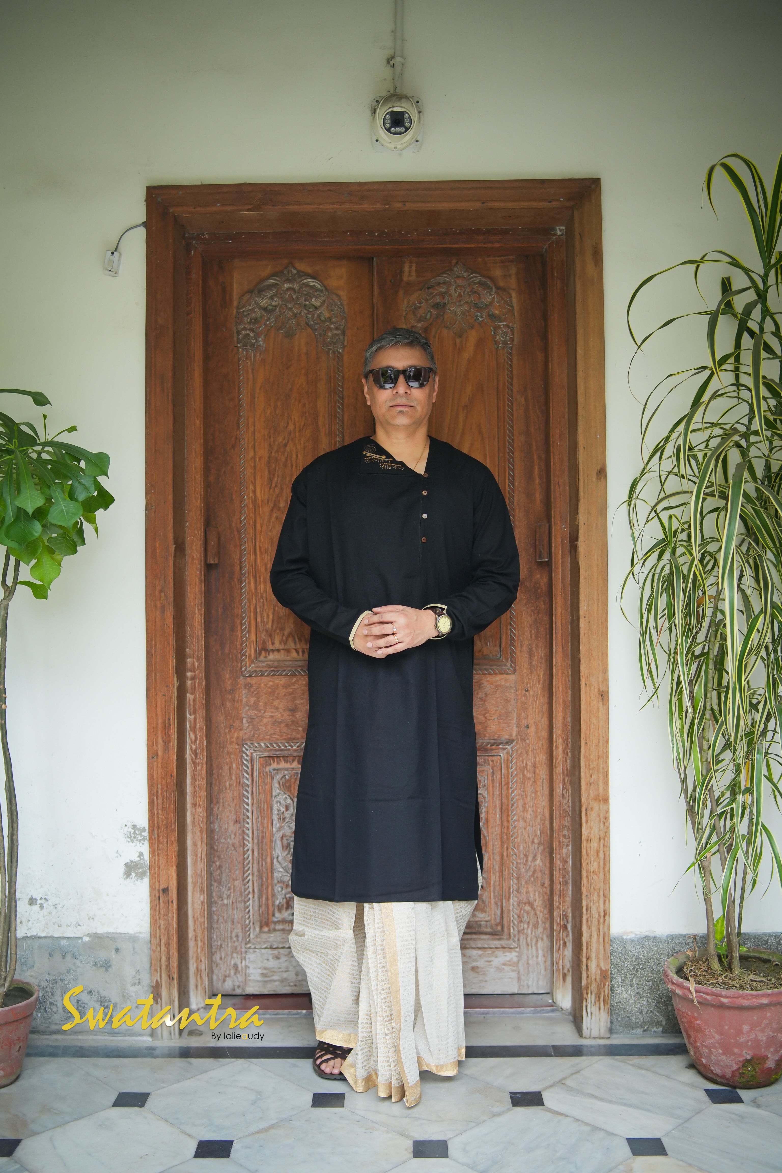 GK BLACK JUTE EMB AMIT