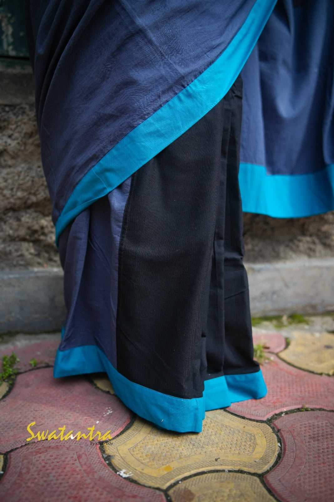 SAREE KORA COTTON ASH BLACK EMB AUDY