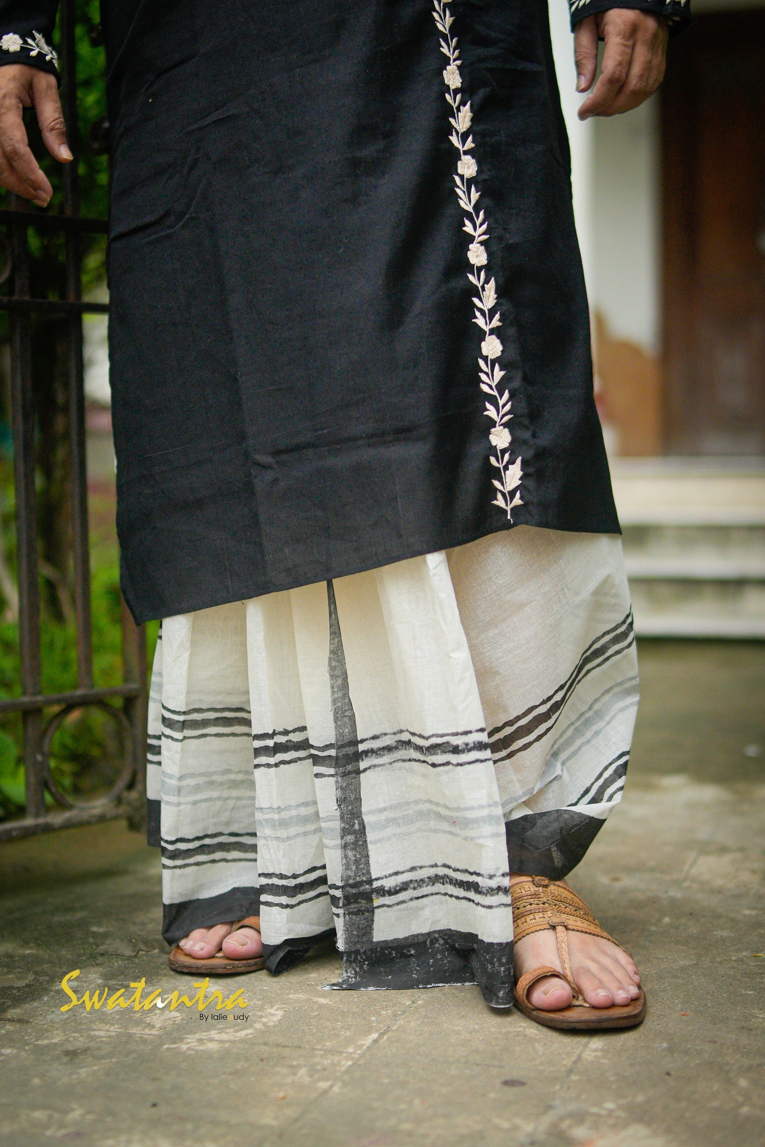 GK BLACK VEL.EMB SSR - DHOTI