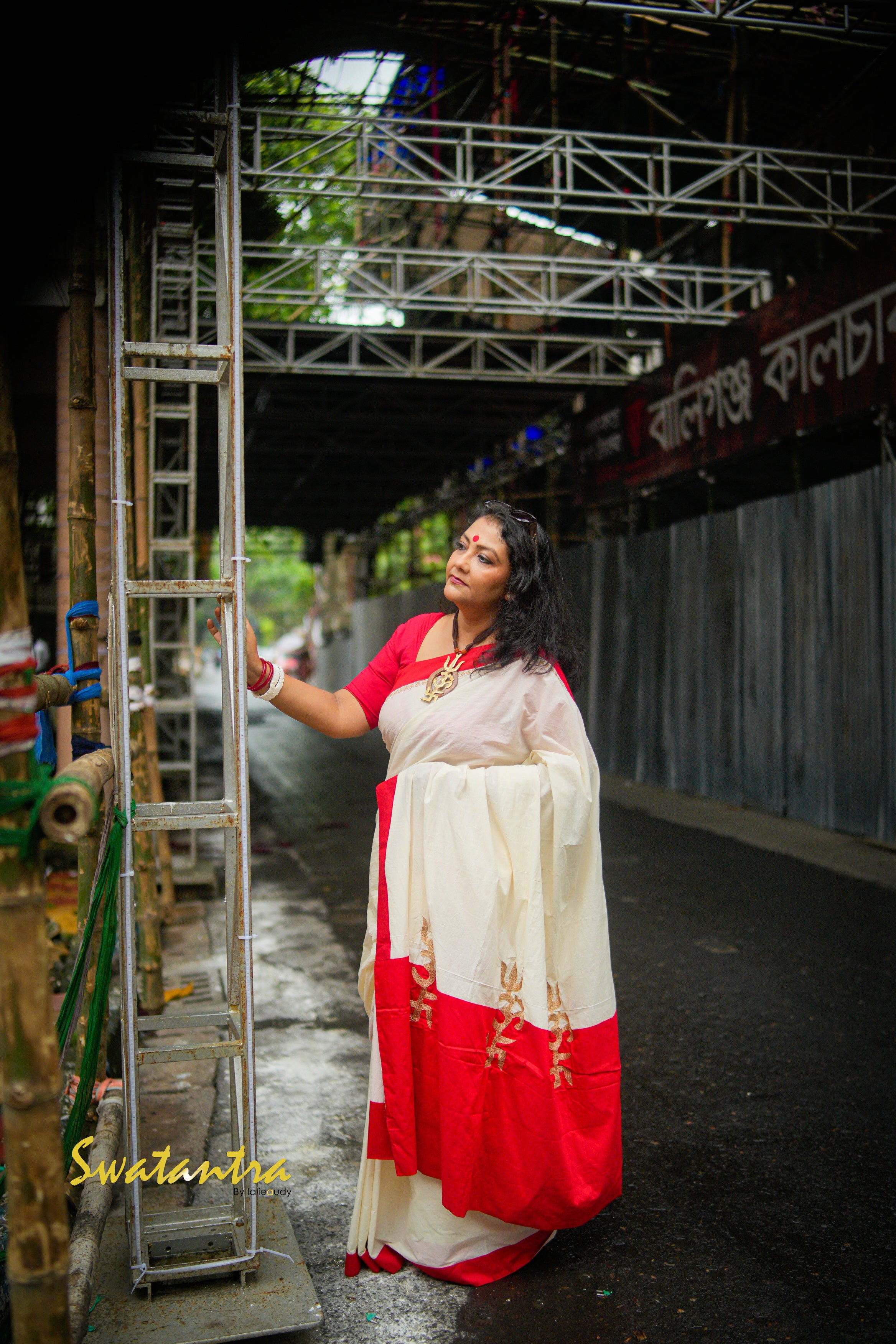 LALIE SAPTARSHI OFFWHITE-RED - SAREE
