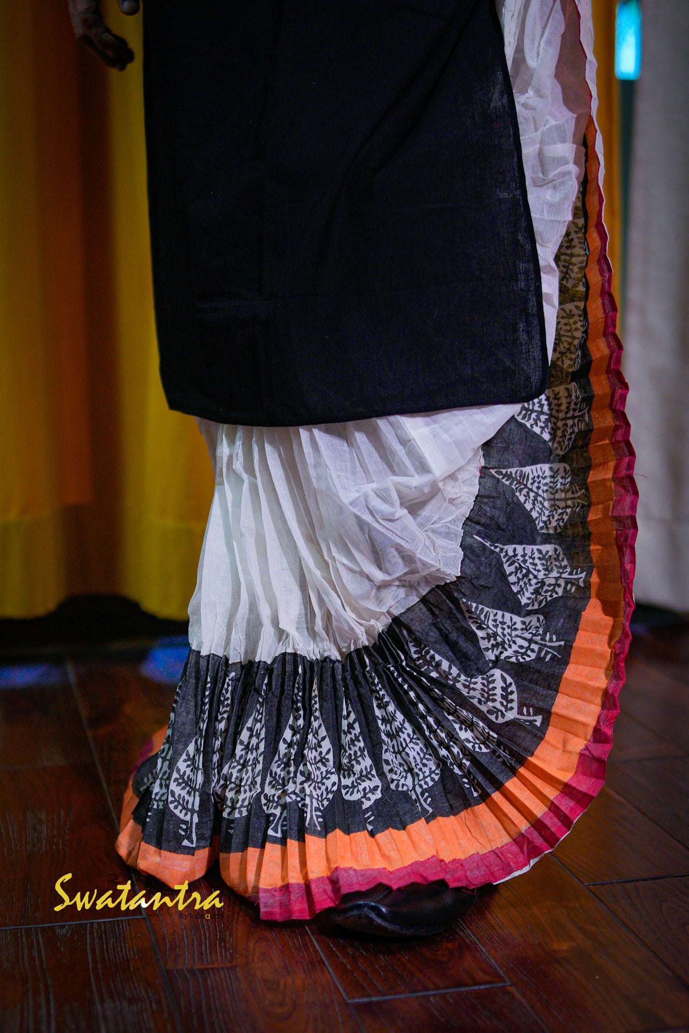 GK BLACK APPLIQUE ANJAN - DHOTI