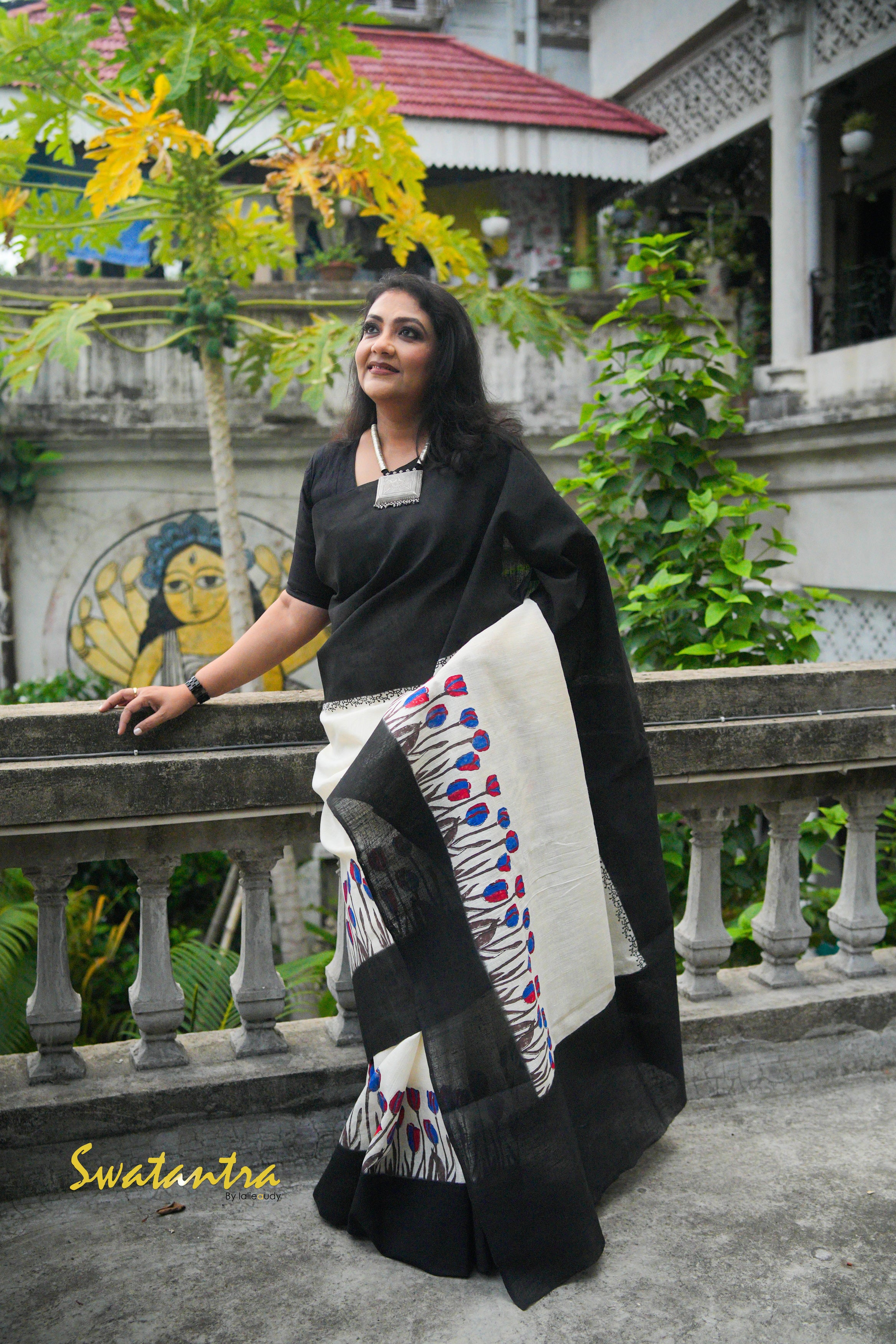 OFFWHITE BLACK LINEN MATKA LALIE SAREE