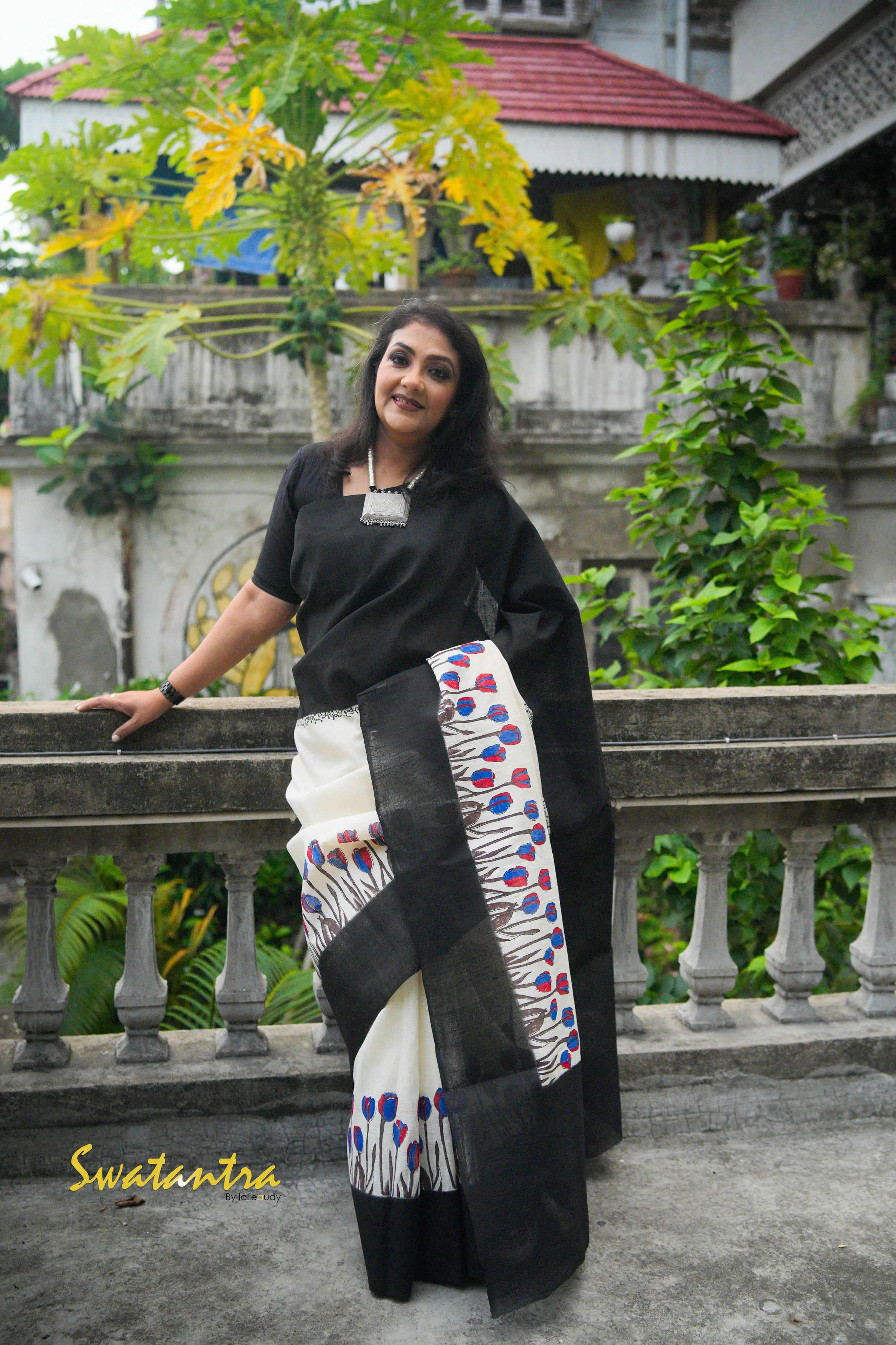 OFFWHITE BLACK LINEN MATKA LALIE SAREE