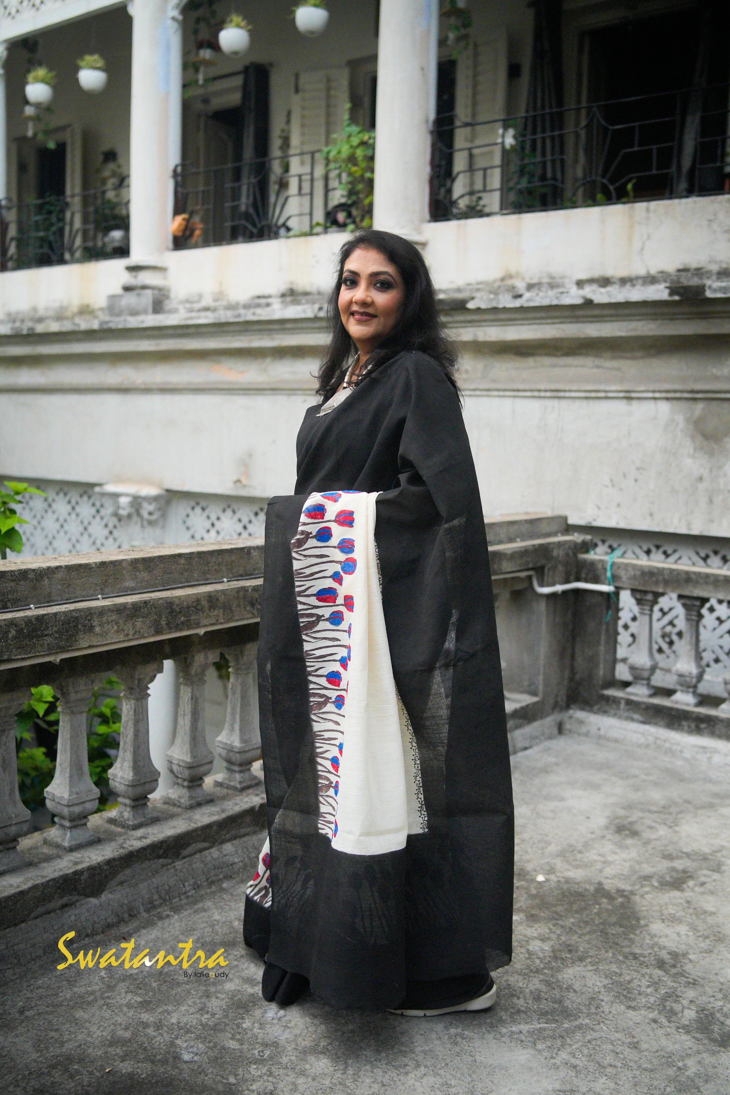 OFFWHITE BLACK LINEN MATKA LALIE SAREE