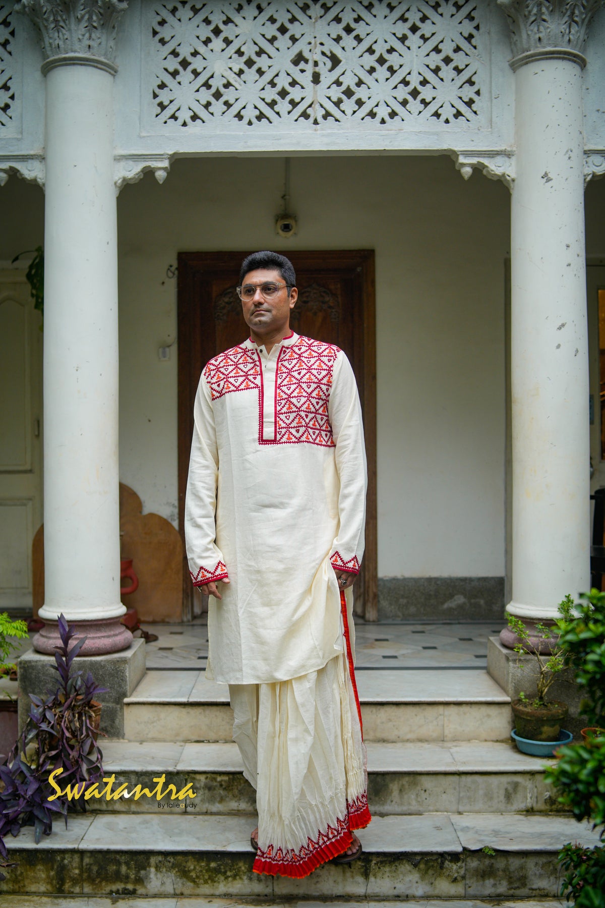 GK OFFWHITE RED GUJRATI RANADEB KURTA