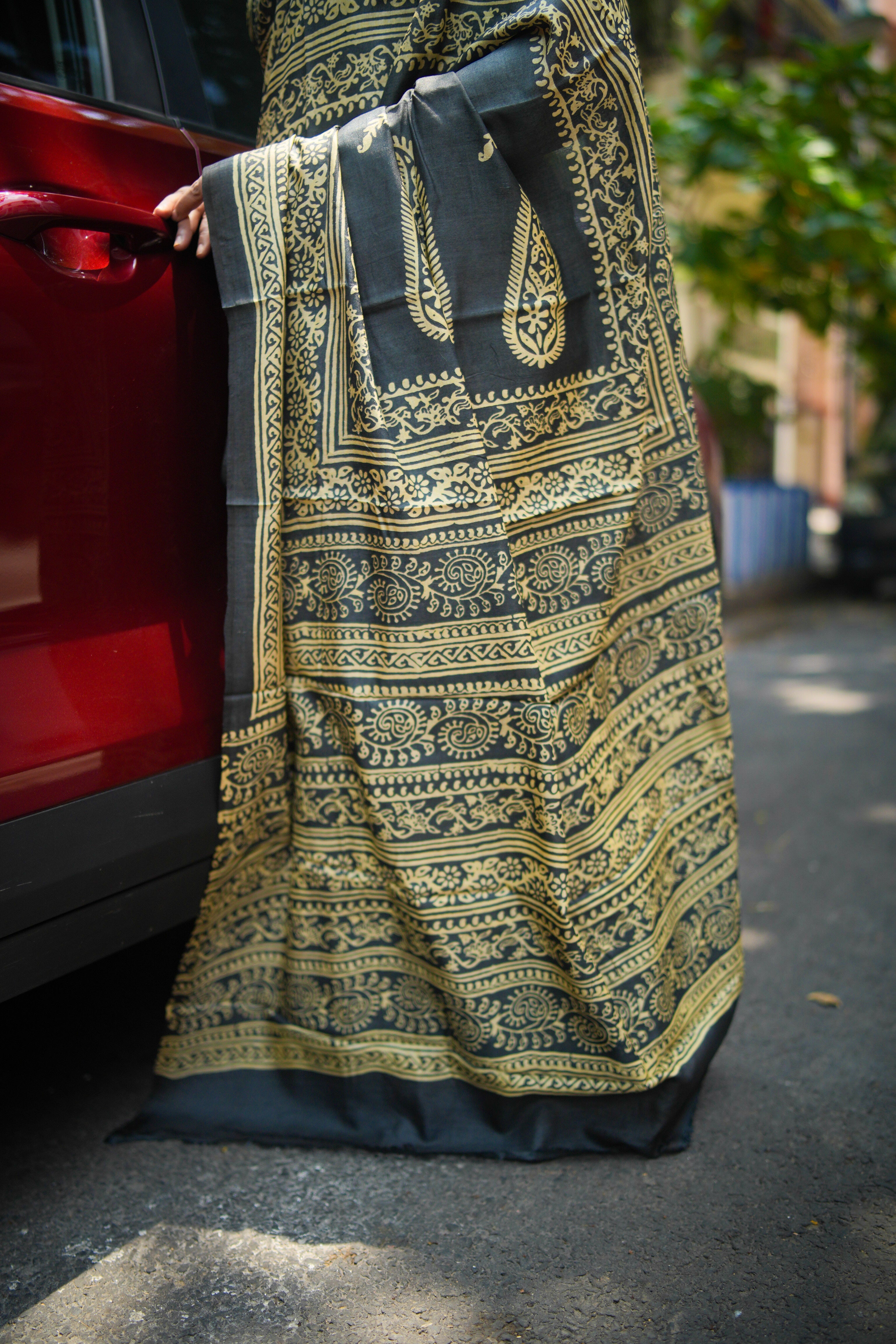 SAREE TUSSER BLACK DISCHARGE LALIE