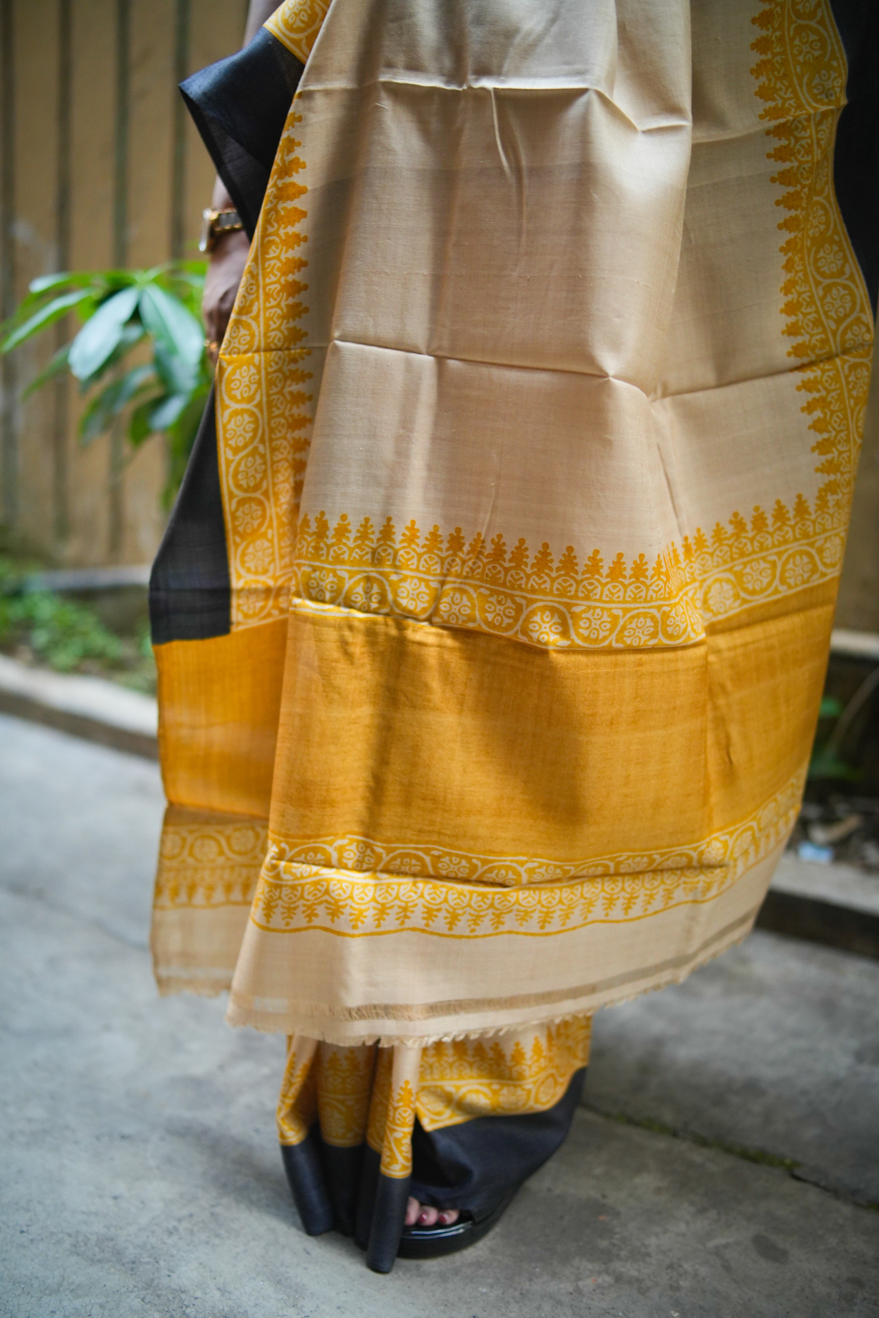 SAREE TUSSER BLACK AND MUSTARD LALIE