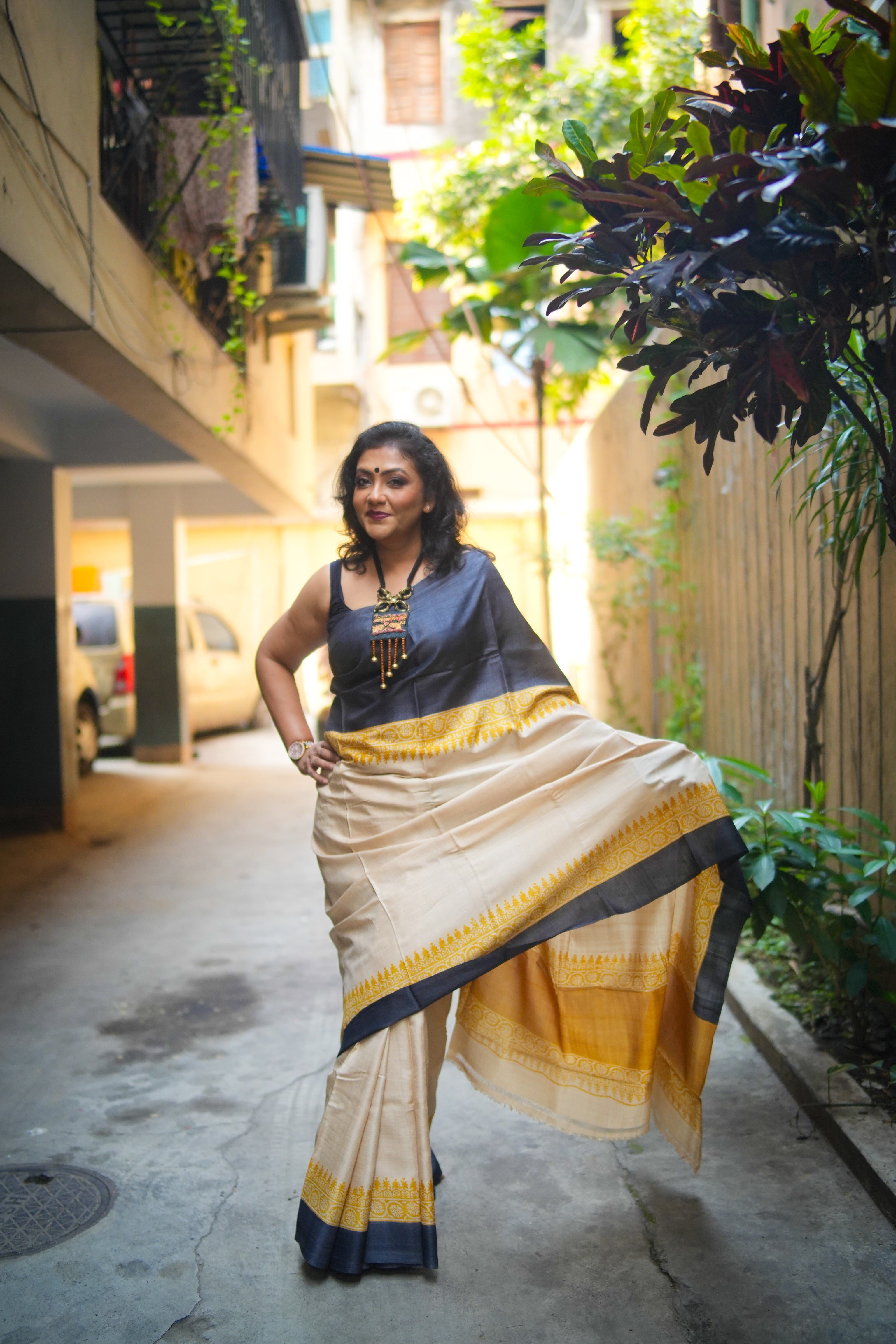SAREE TUSSER BLACK AND MUSTARD LALIE