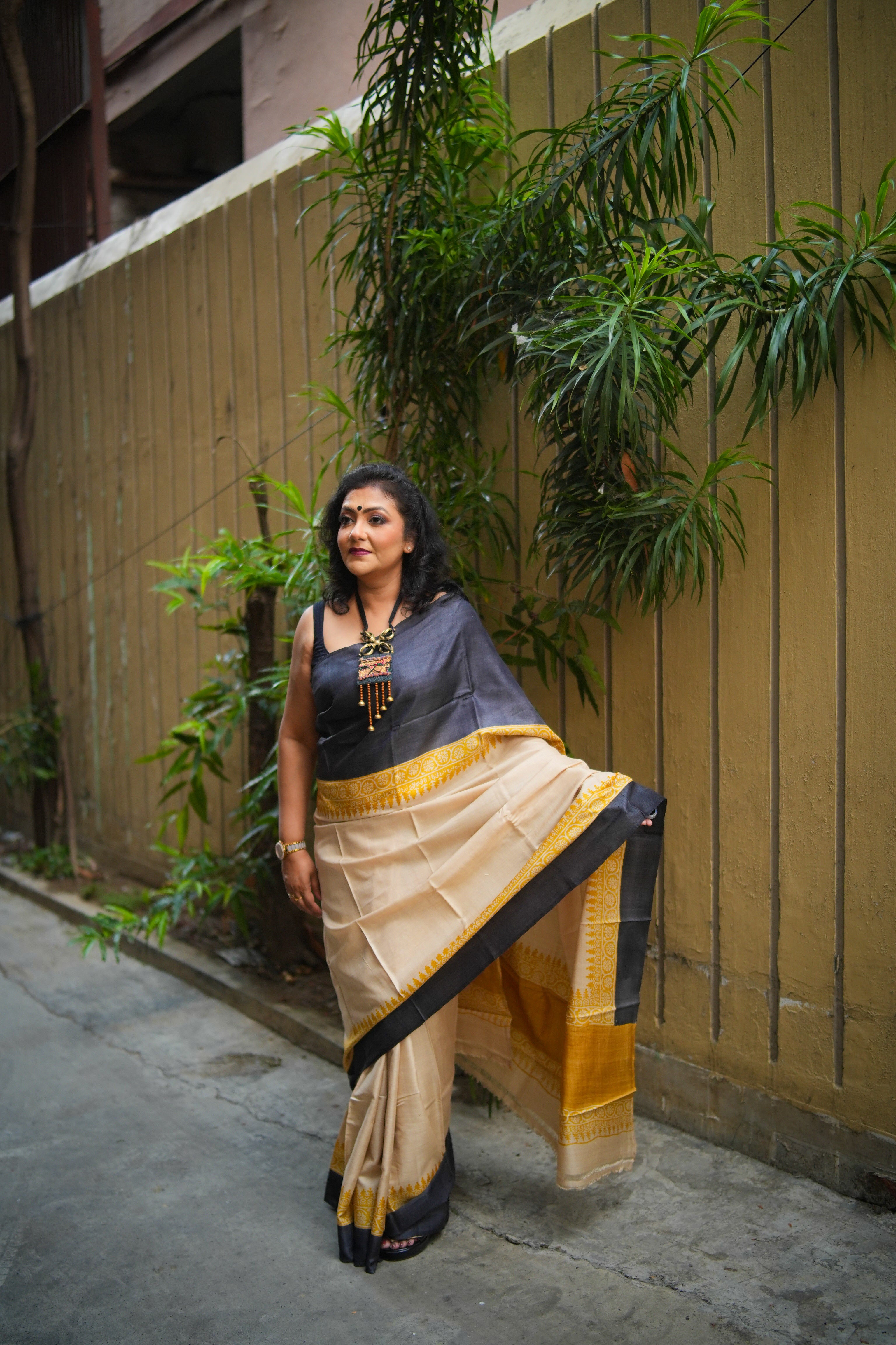 SAREE TUSSER BLACK AND MUSTARD LALIE