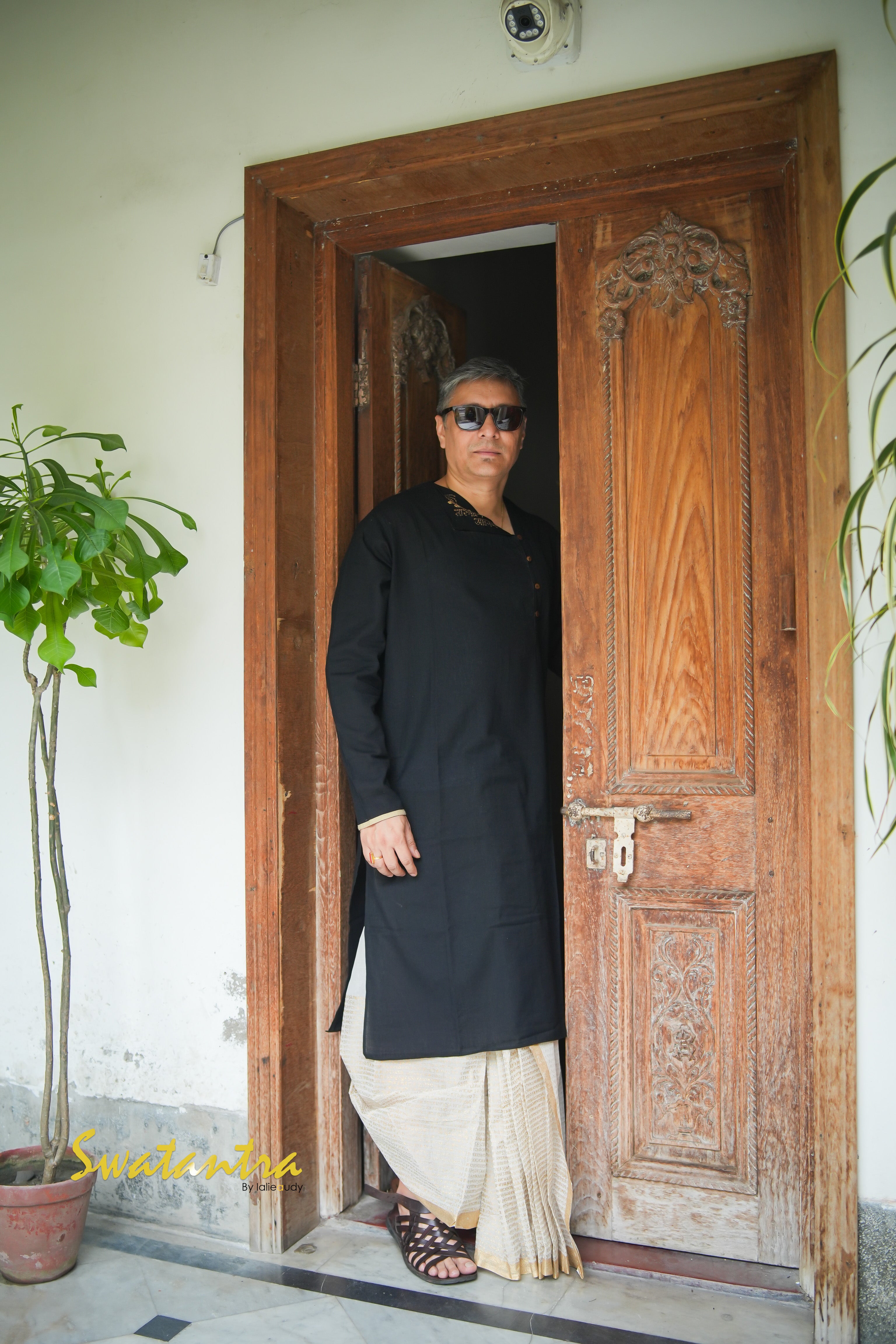 DHOTI BLACK JUTE EMB AMIT