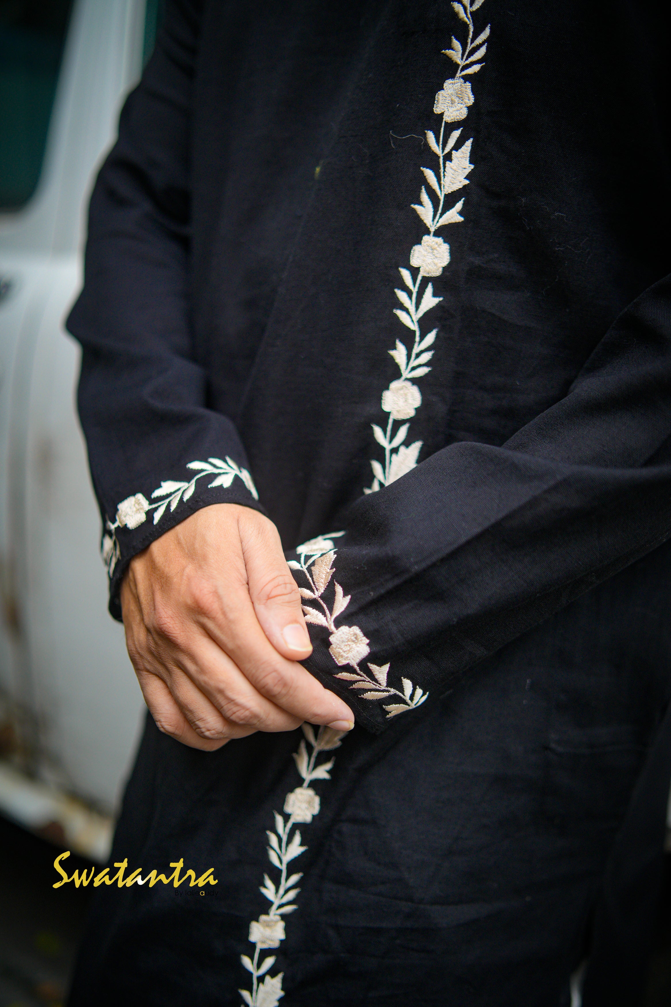 GK BLACK VEL.EMB SSR - KURTA