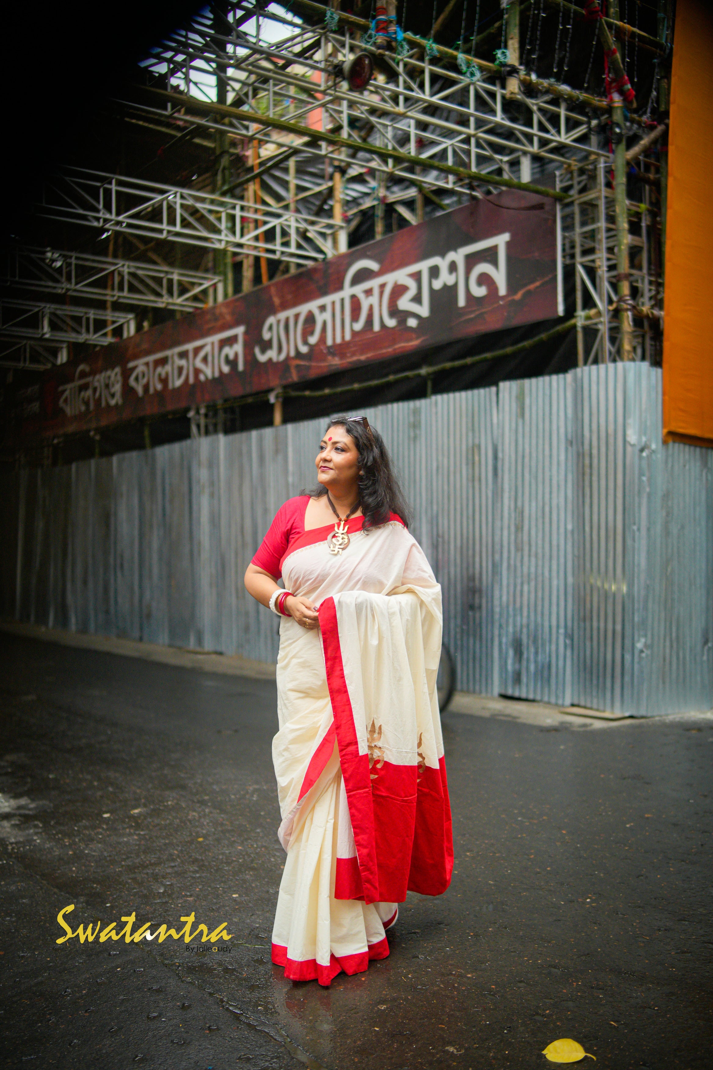LALIE SAPTARSHI OFFWHITE-RED - SAREE