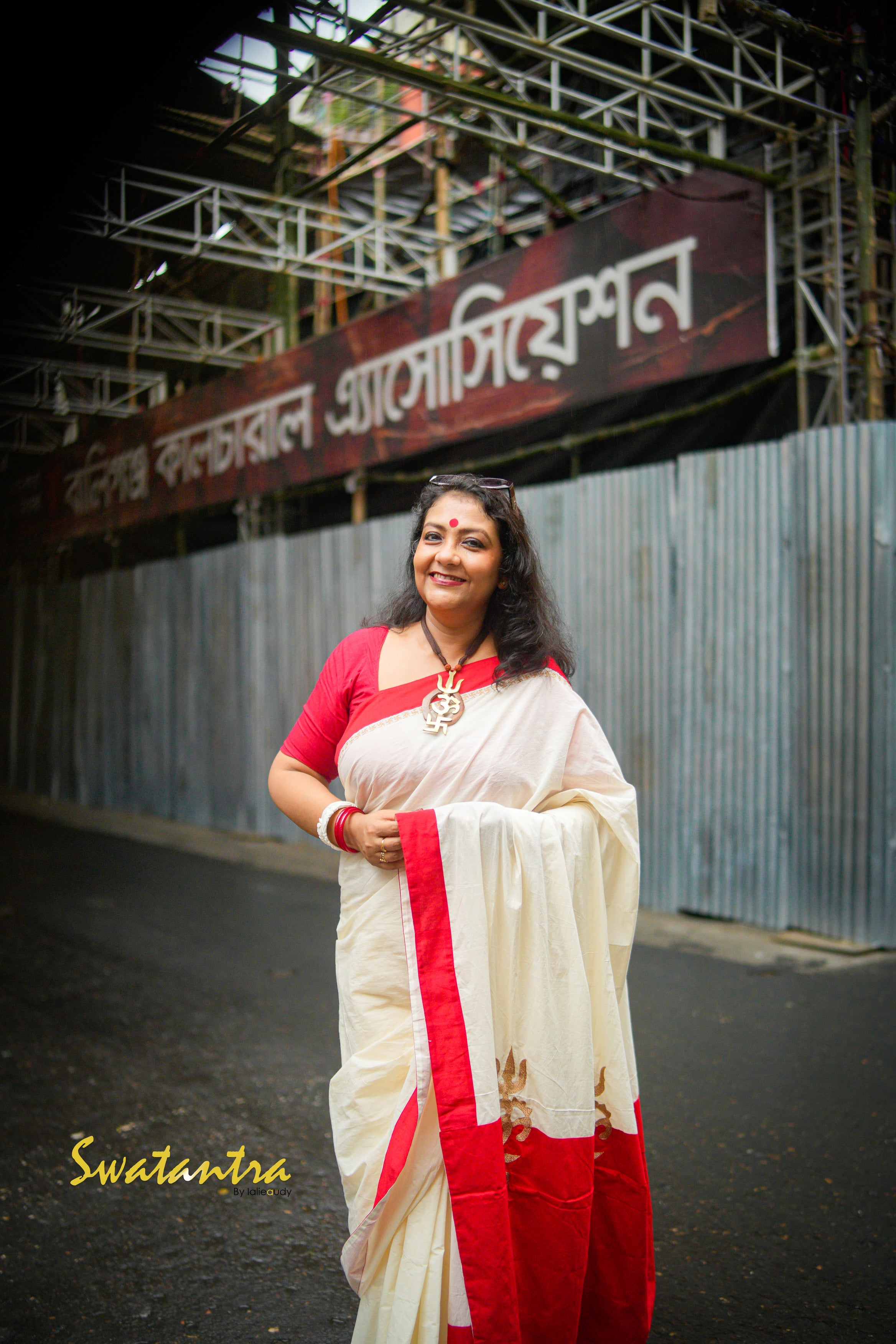 LALIE SAPTARSHI OFFWHITE-RED - SAREE