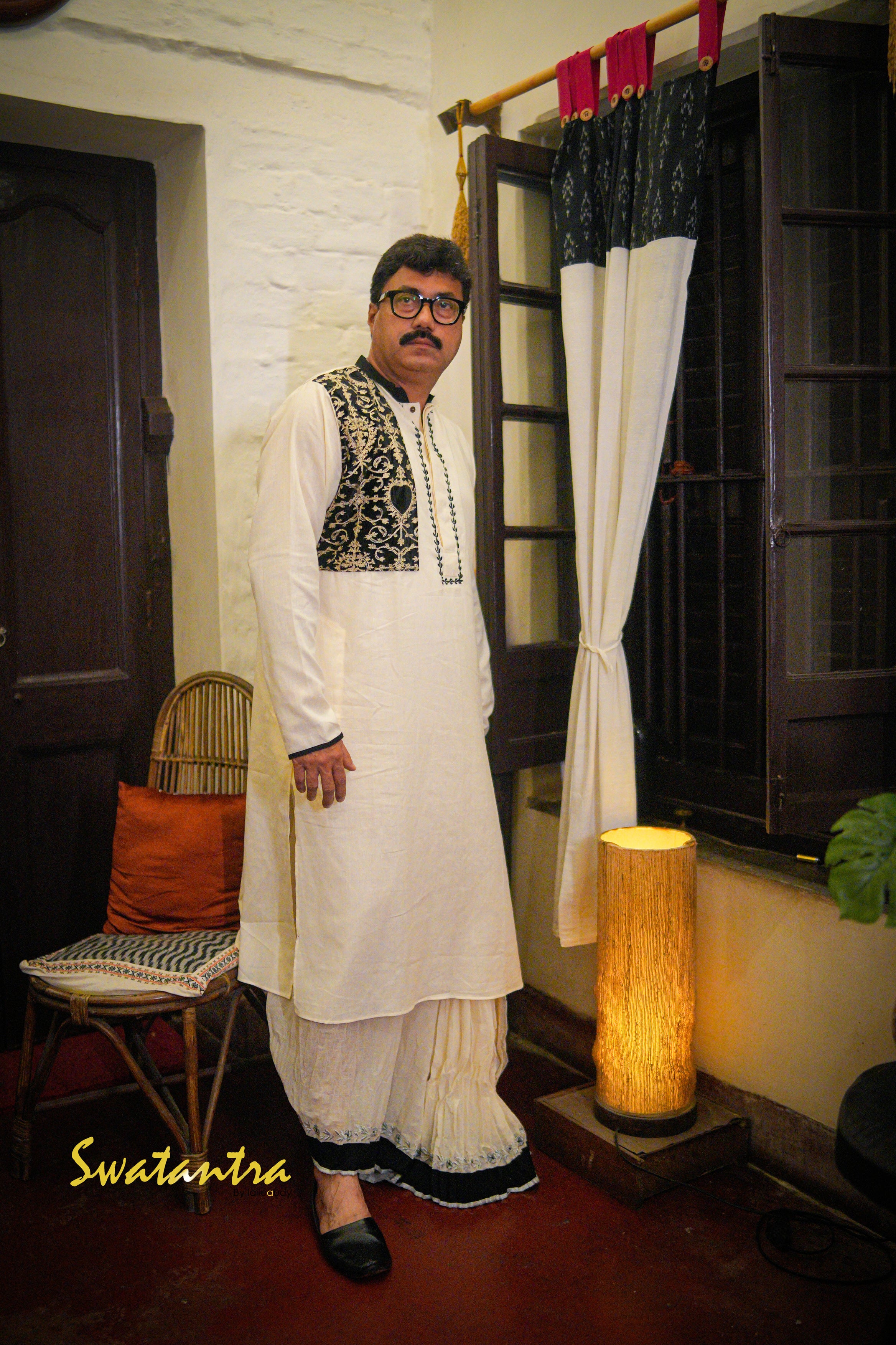 GK OFFWHITE VEL. ANJAN- KURTA