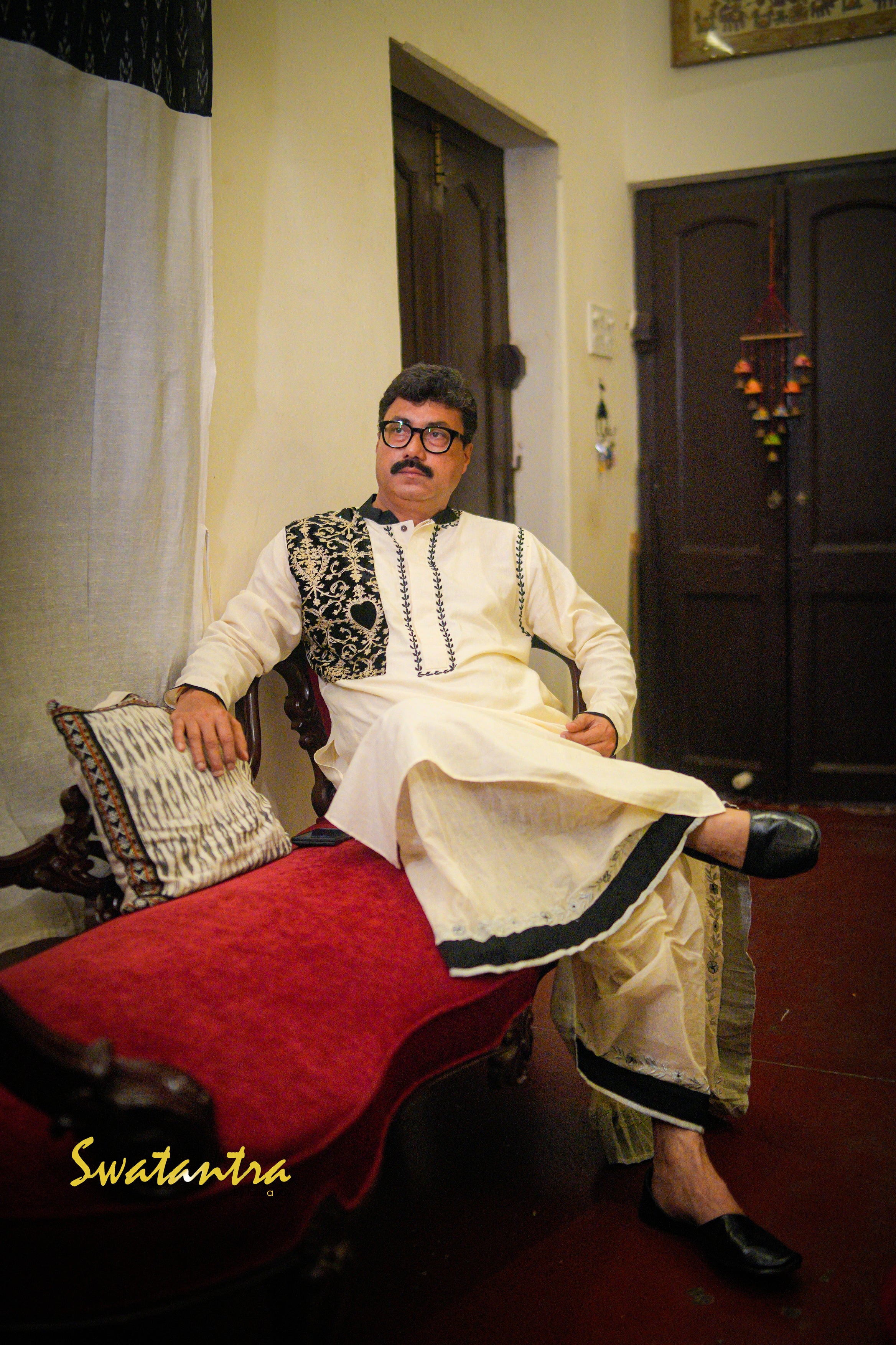 GK OFFWHITE VEL. ANJAN - DHOTI