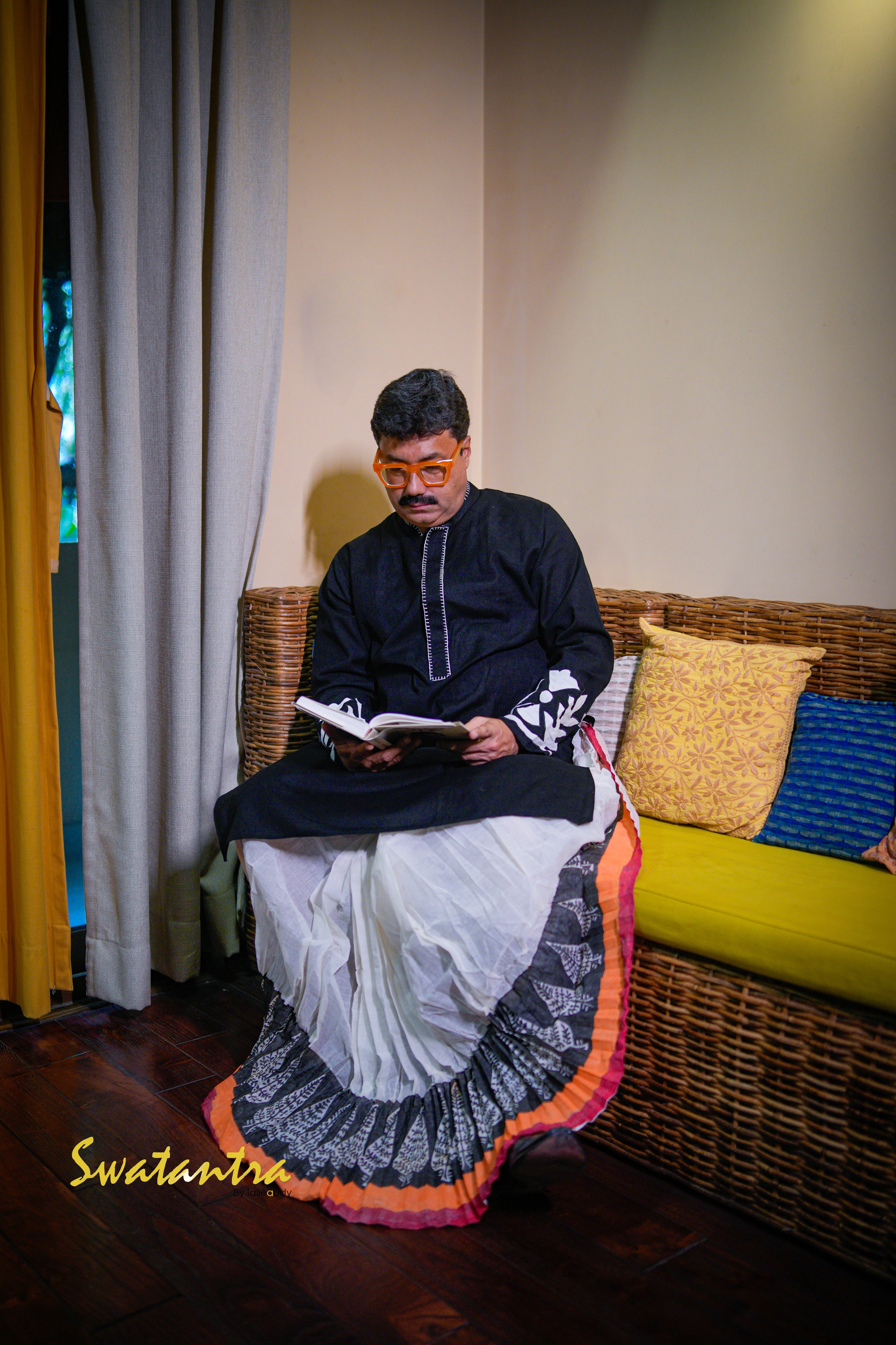 GK BLACK APPLIQUE ANJAN - DHOTI