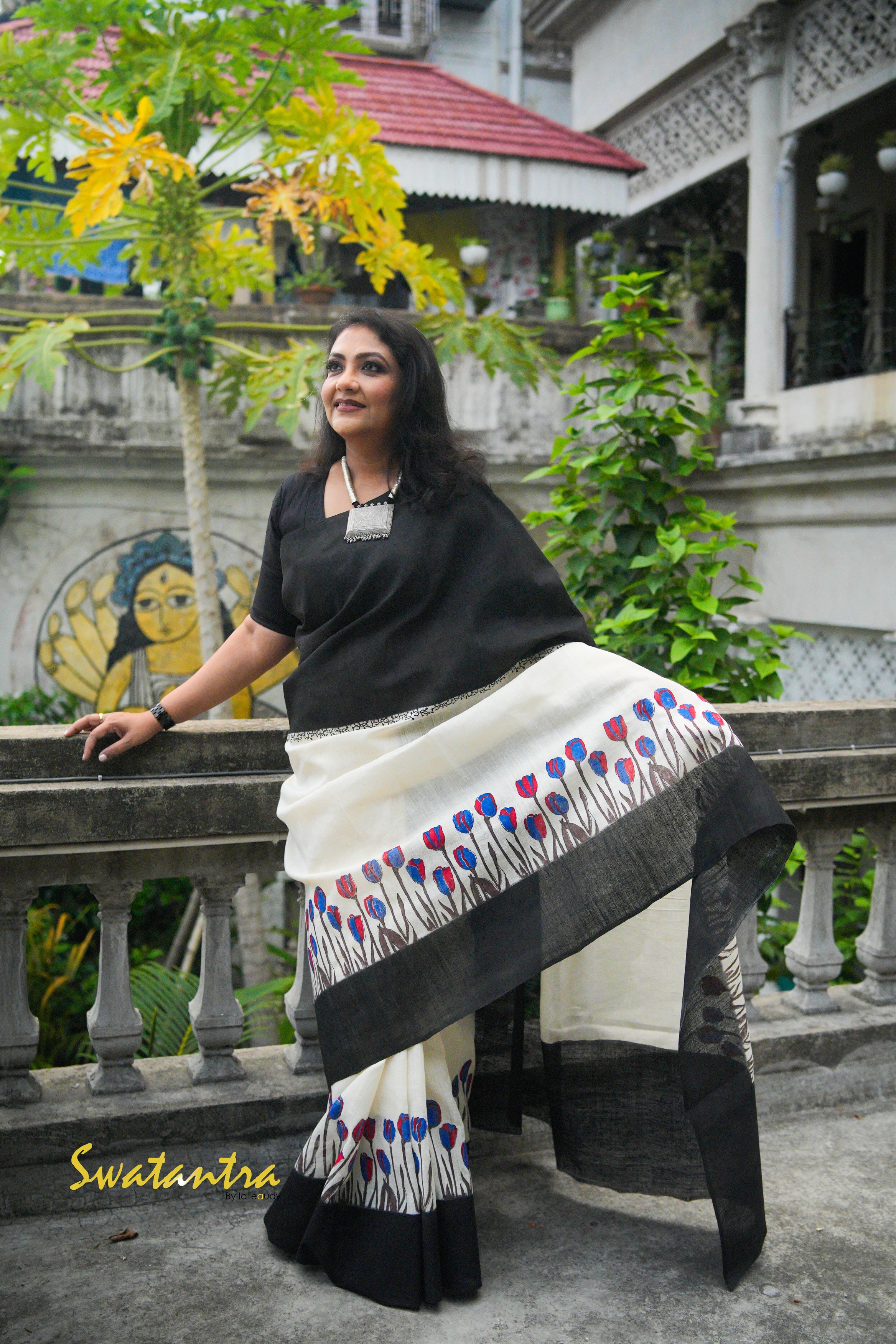 OFFWHITE BLACK LINEN MATKA LALIE SAREE