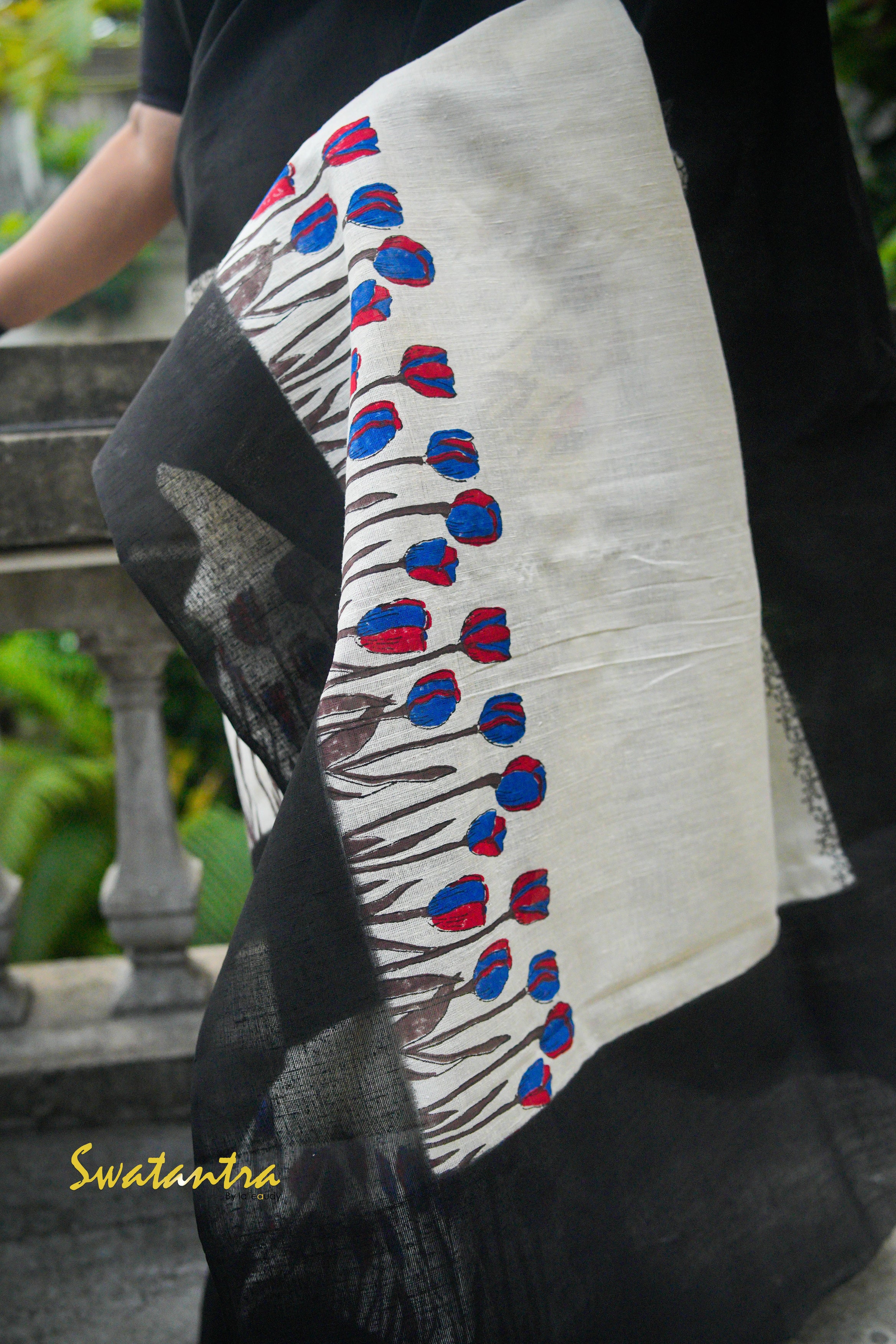 OFFWHITE BLACK LINEN MATKA LALIE SAREE