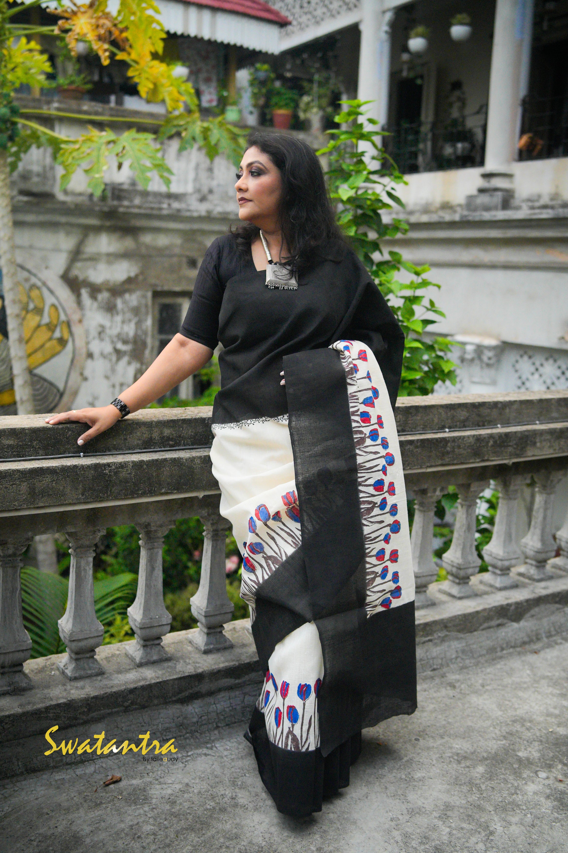 OFFWHITE BLACK LINEN MATKA LALIE SAREE
