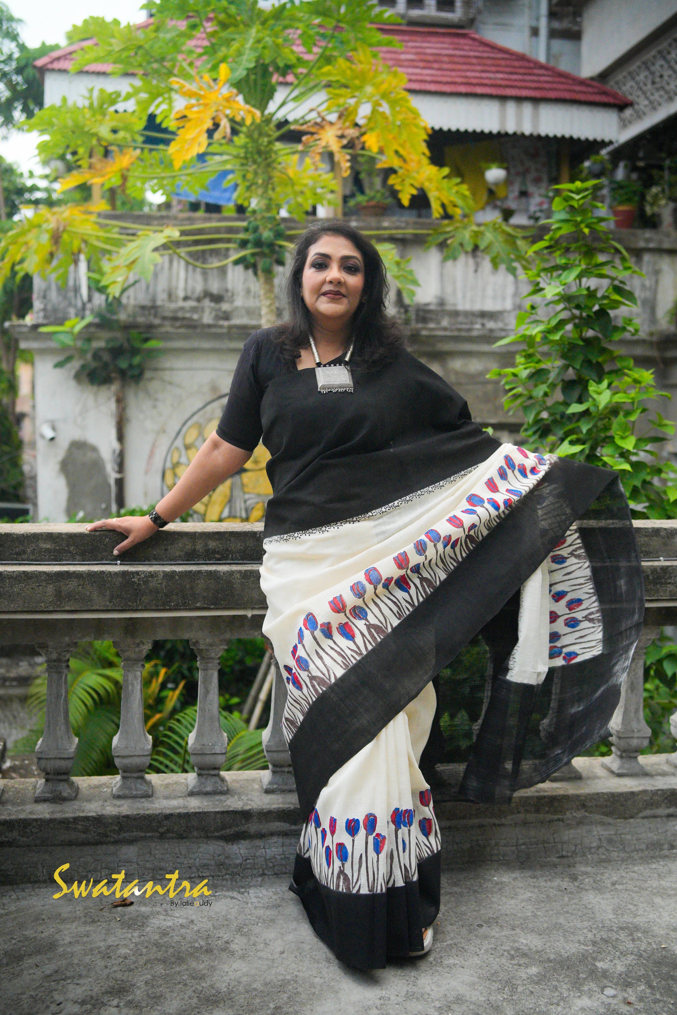 OFFWHITE BLACK LINEN MATKA LALIE SAREE