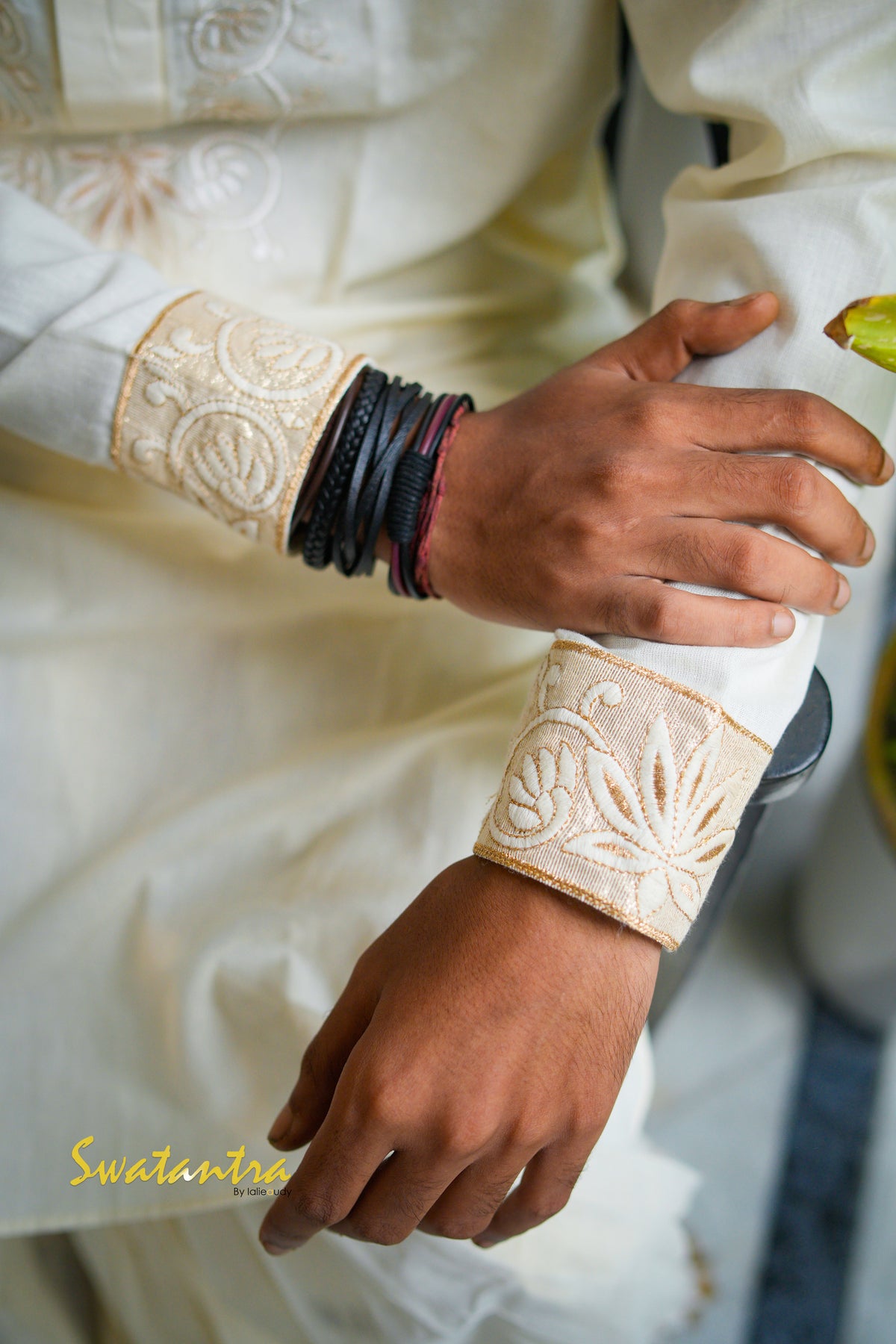 GK OFFWHITE ARYAK KURTA