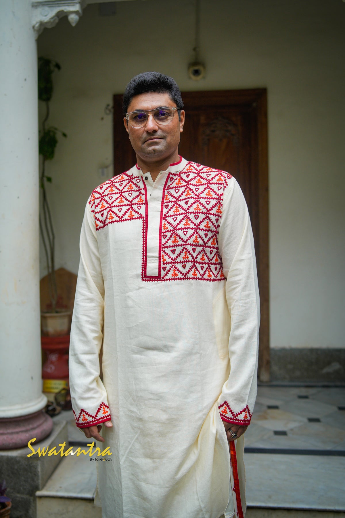 GK OFFWHITE RED GUJRATI RANADEB KURTA