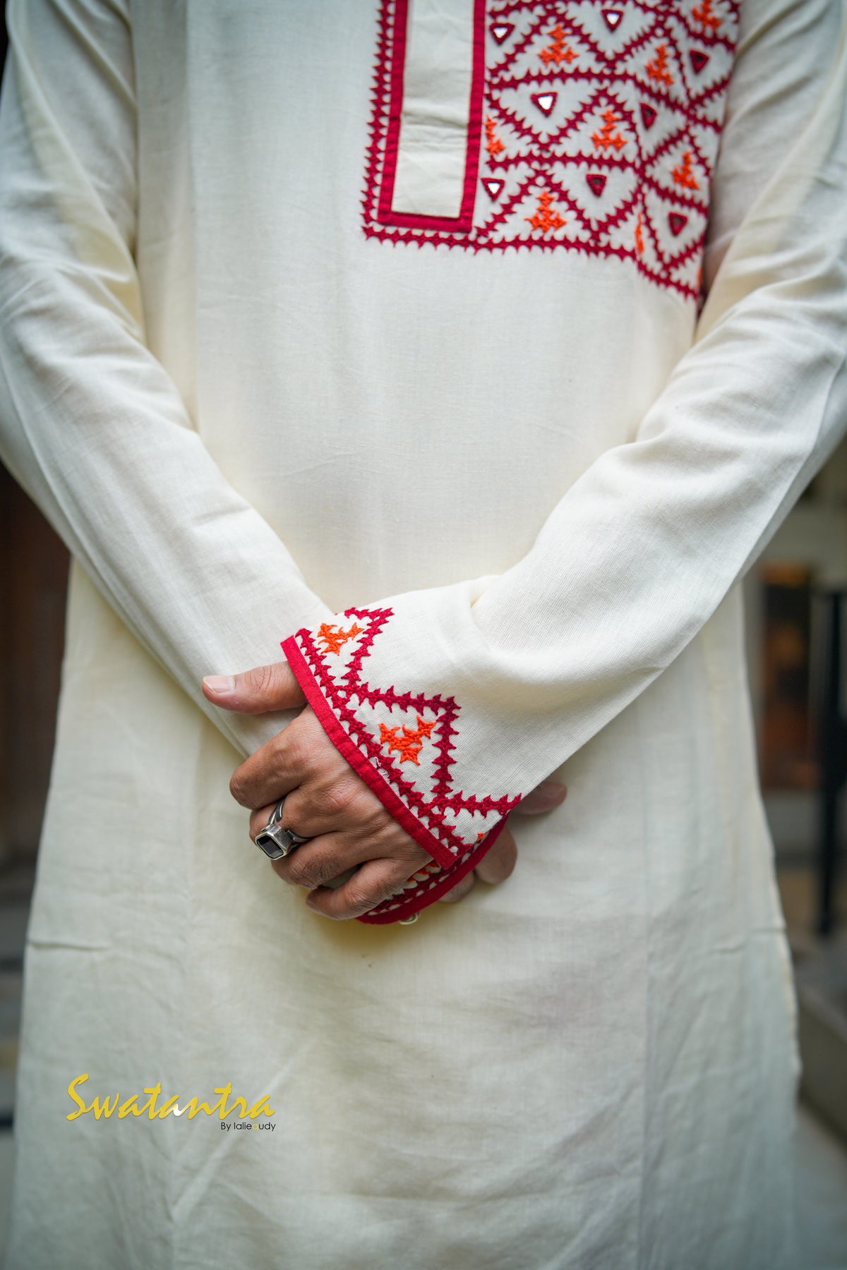 GK OFFWHITE RED GUJRATI RANADEB KURTA