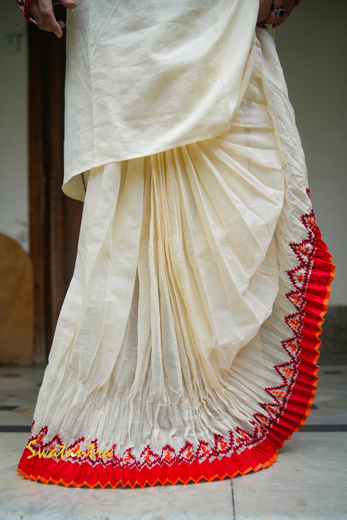 GK OFFWHITE RED GUJRATI RANADEB DHOTI