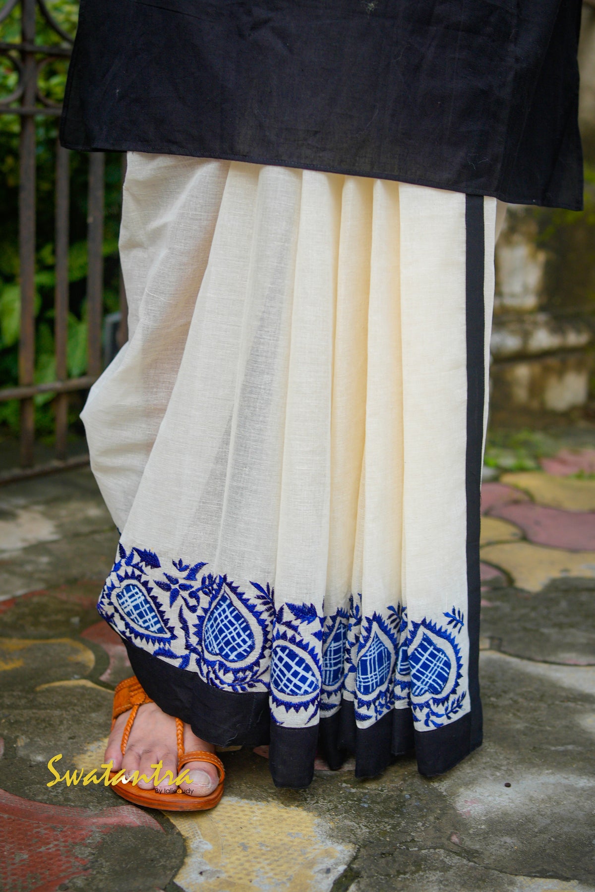 GK BLACK APPLIQUE RONODEB DHOTI